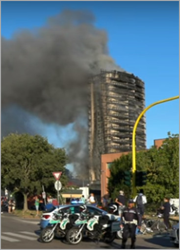 Palazzo in fiamme a Milano